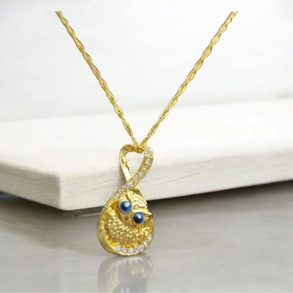 Gorgeous Gold Owl Pendant Necklace - Picture 5 of 10